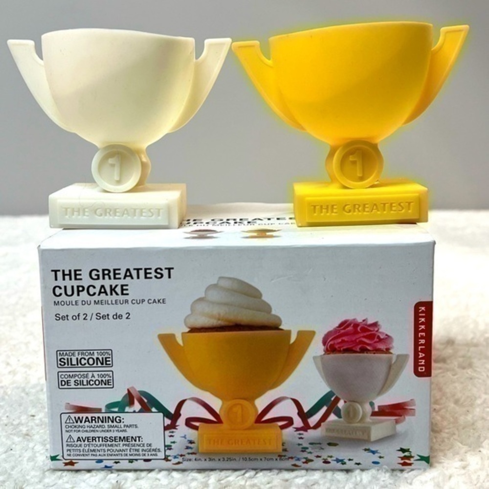 ☀️2/$14☀️Kikkerland "The Greatest Cupcake" Silicone Molds Bakeware Set of 2